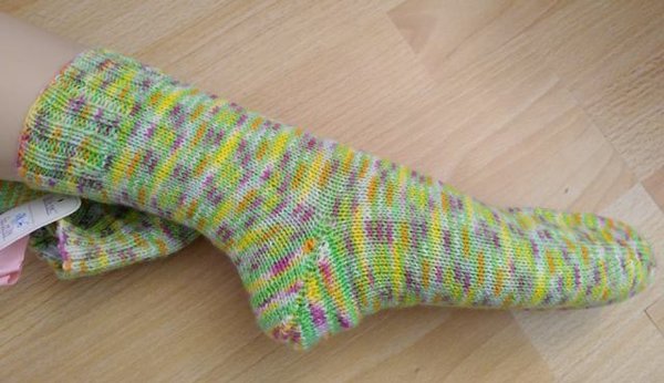 Handgestrickte Socken aus handgefärbter Wolle, Größe 38/39