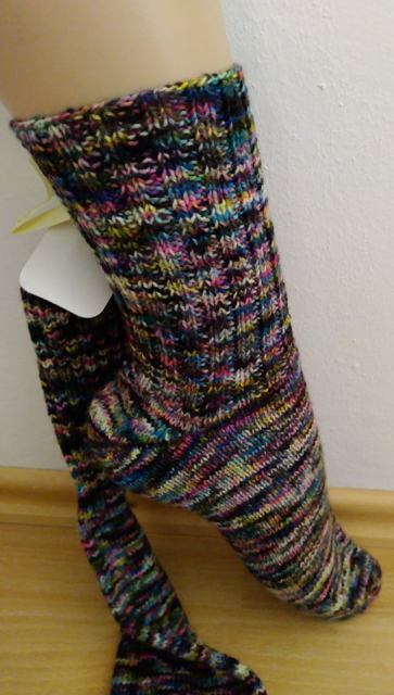 Handgestrickte Socken aus handgefärbter Wolle, Größe 42/43